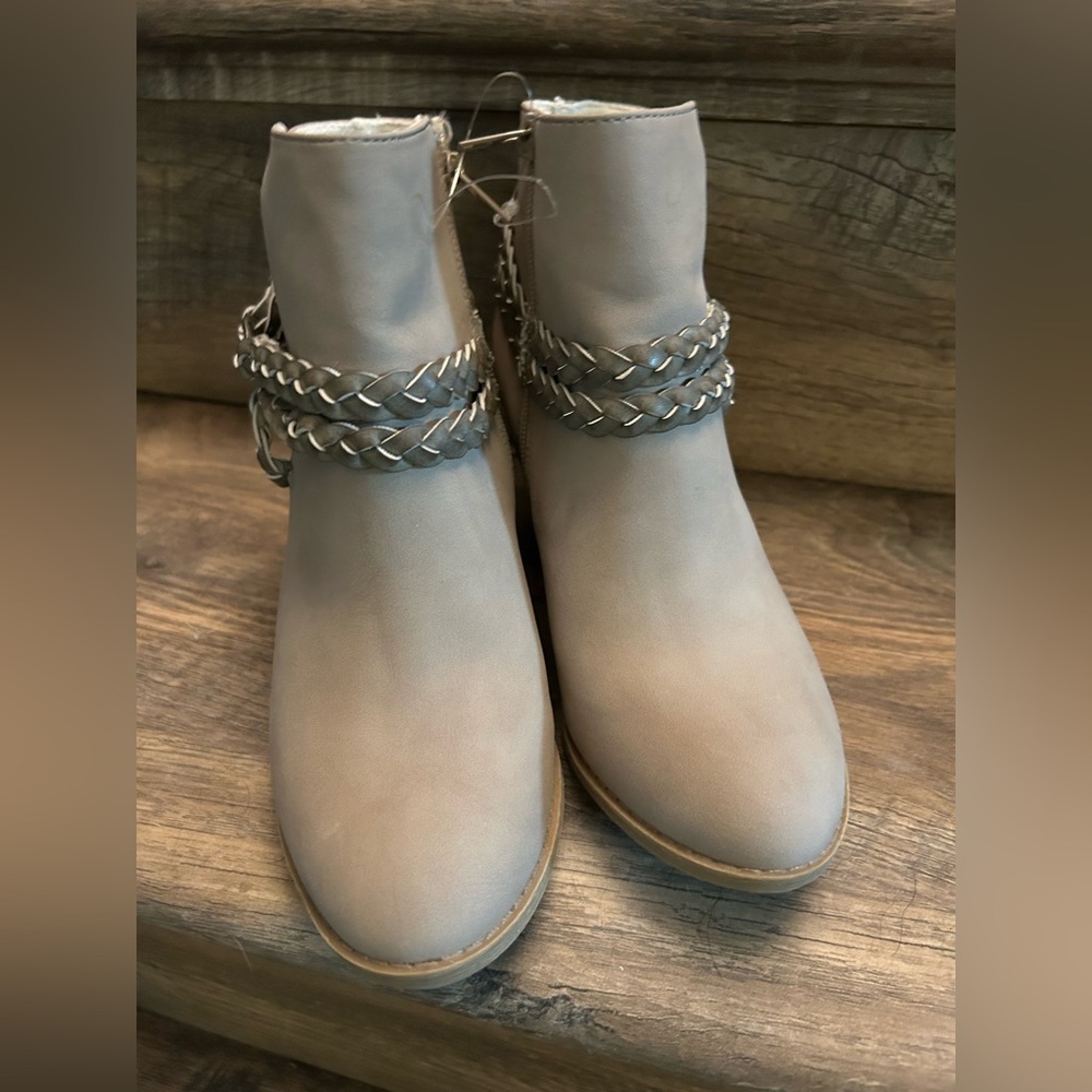 Stylish Tan Ankle Boots by Blowfish